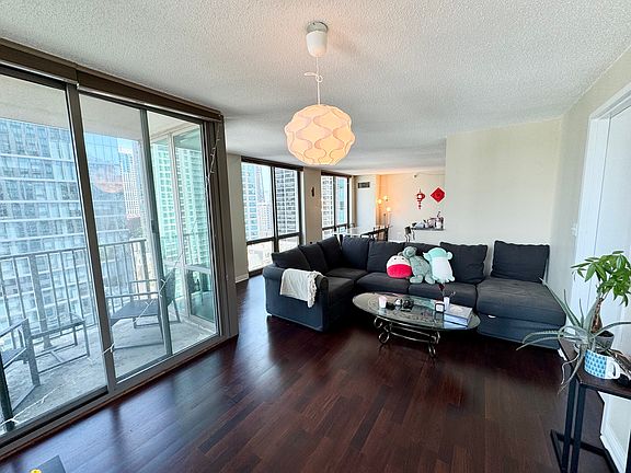 3rd image of 2 E Erie St APT 1908