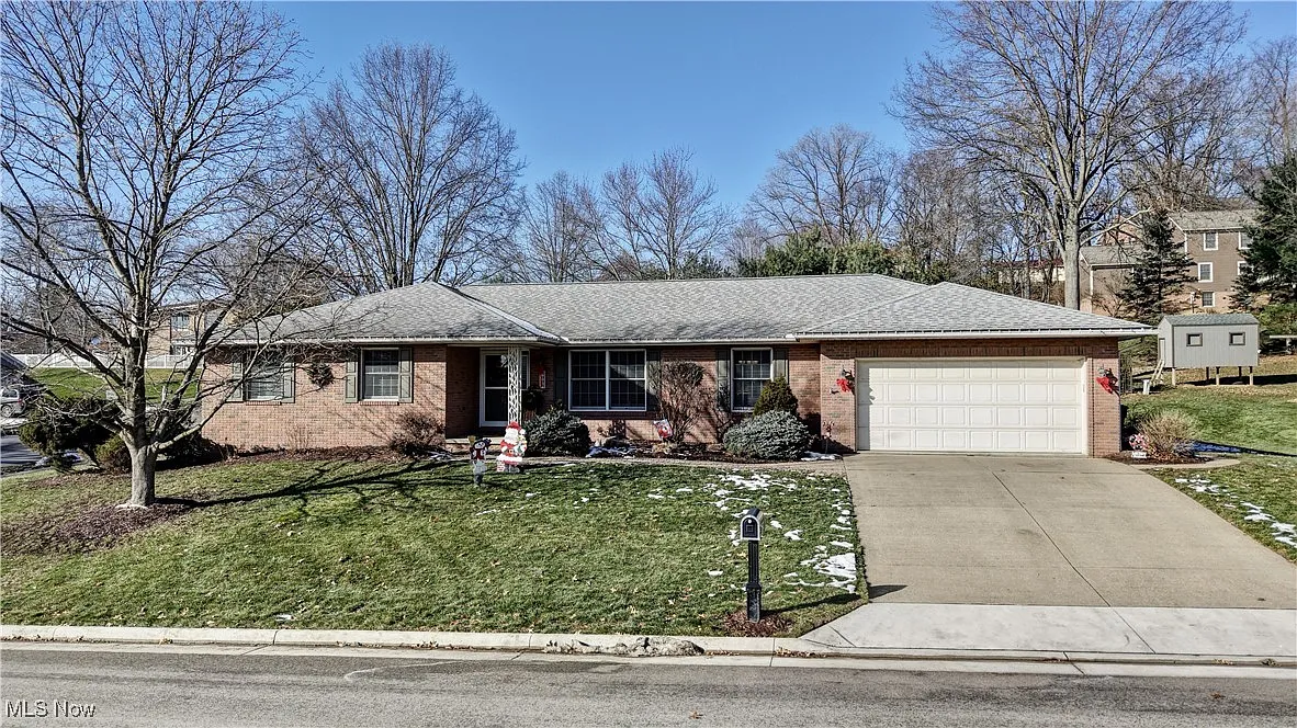 1006 Glen Dr NE photo 1