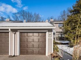 2308 Mill Pond Dr, South Windsor, CT