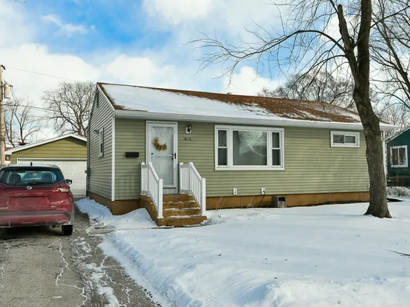 1612 Ferry St, Waukegan, IL 60087