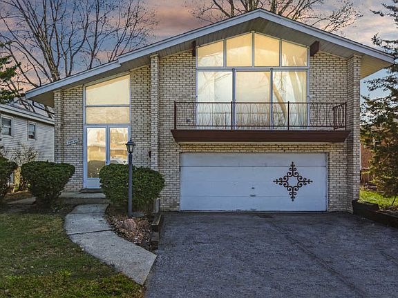 2nd image of 10141 S Lawrence Ct