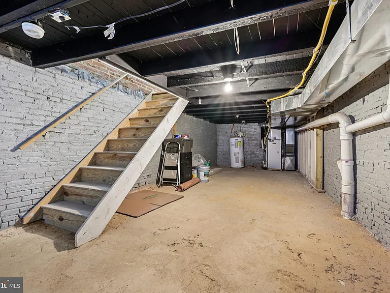 49 E Heath St — Photo 34