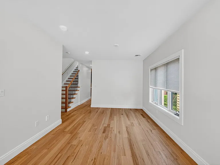 211B Slocum Way — Photo 9