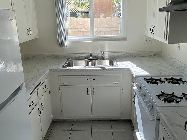 4065 Highland Ave #3 — Photo 2