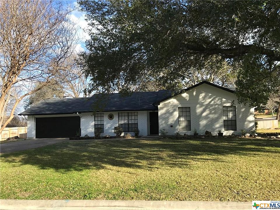 1st image of 805 Cedar Oaks Ln