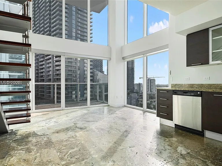 41 SE 5th St #1016 — Photo 1