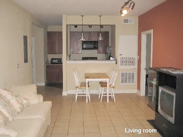 1901 Crossing Pl — Photo 3