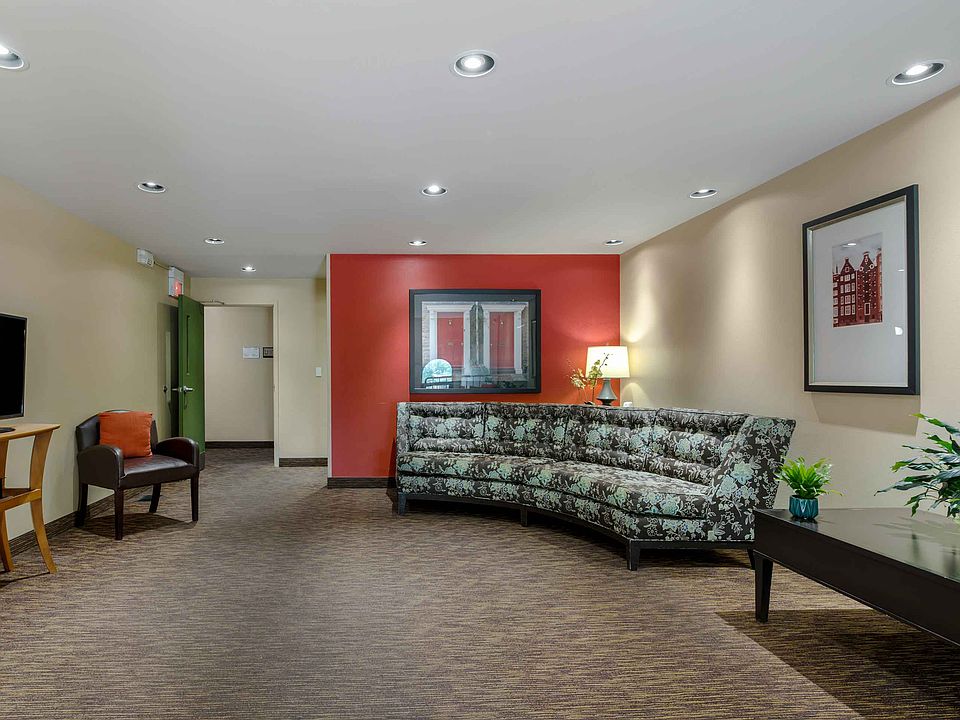 Lobby and Guest Check-in