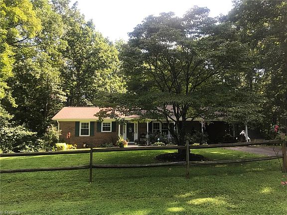 4th image of 444 Forest Knoll Dr