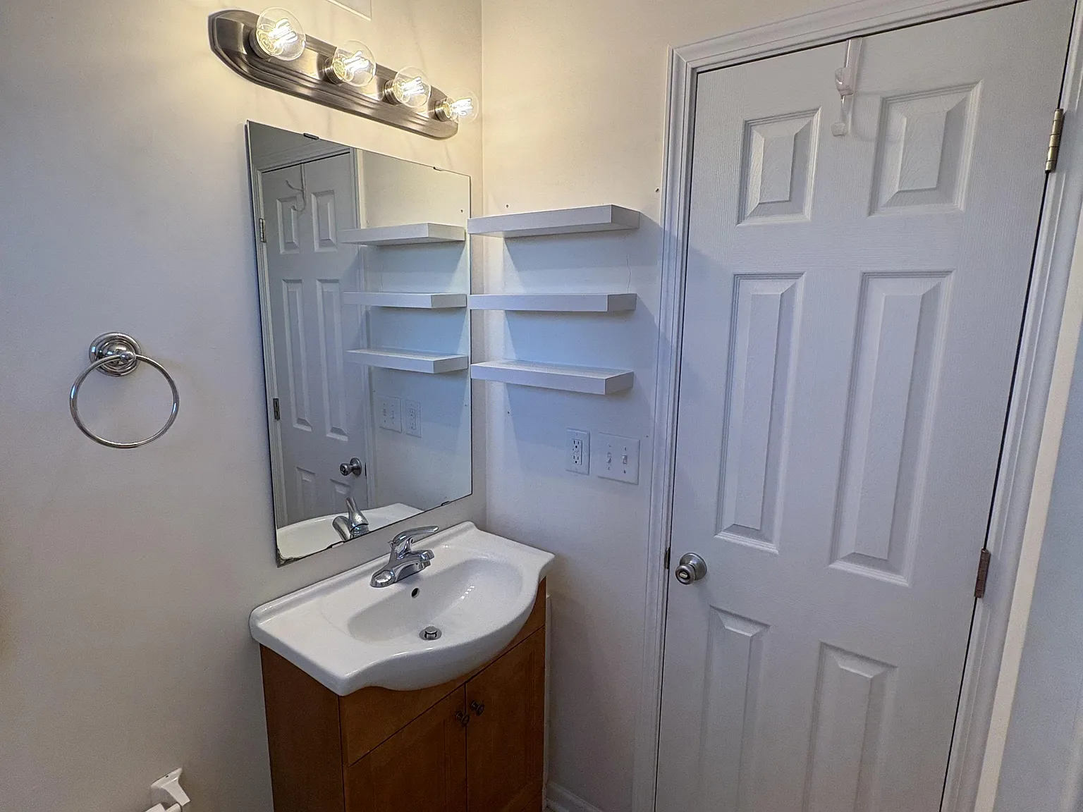 4 bed, 5.0 bath, 1785 sqft, $1,048 — Photo 4