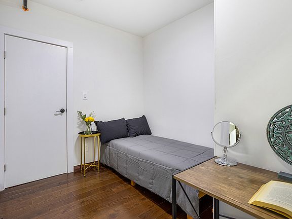 5th image of 47 E 129th St #4B
