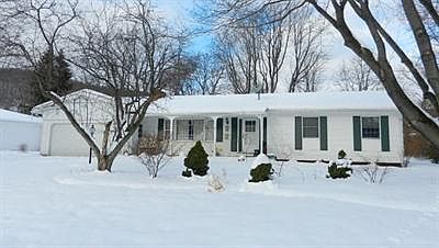 3rd image of 10 Orchard Dr