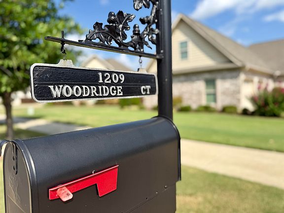 2nd image of 1209 Woodridge Ct