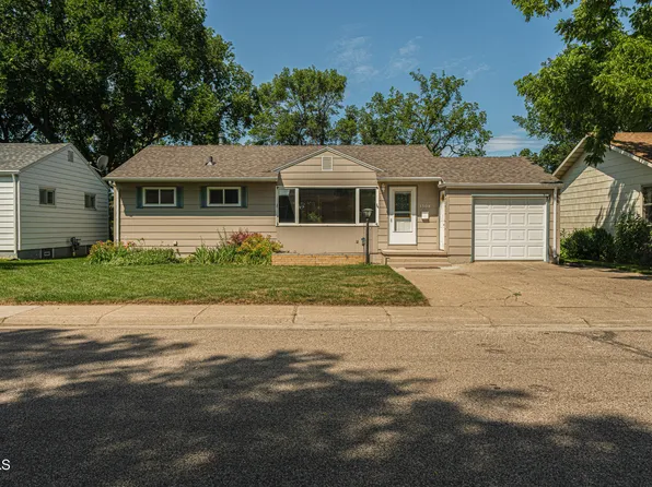 1308 N 11th St, Bismarck, ND 58501