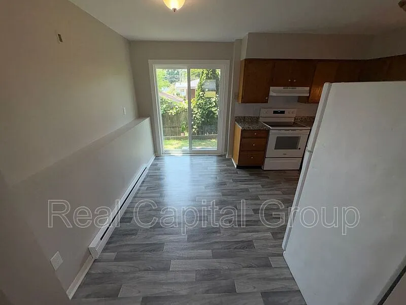 2 bed, 1.5 bath, $1,795 — Photo 4
