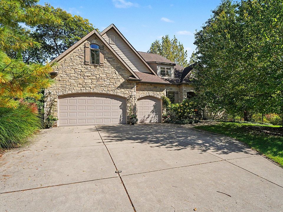 1st image of 65 Braemar Dr
