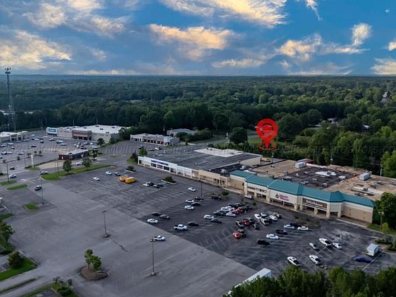 4th image of 301 N Airport Rd