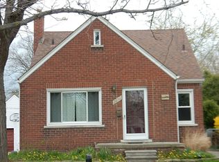 2056 Anita Ave, Grosse Pointe Woods, MI 48236