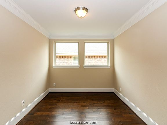 4th image of 2610 Hailes Ln