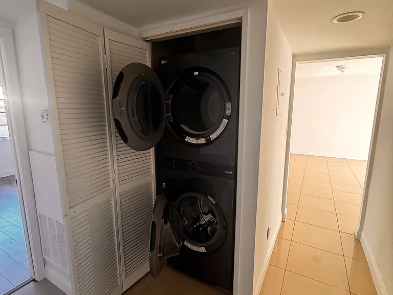 415 W Lexington Dr #2 — Photo 7