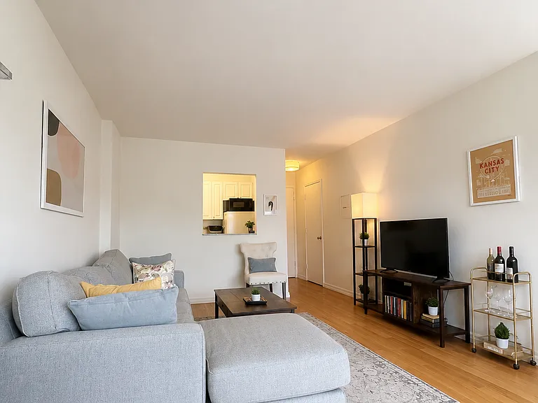 201 W 21st St #14G — Photo 6