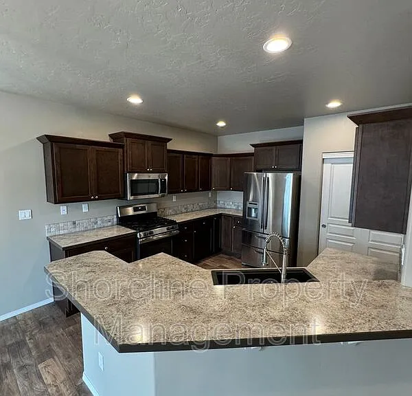 511 Diamond Lake St — Photo 65