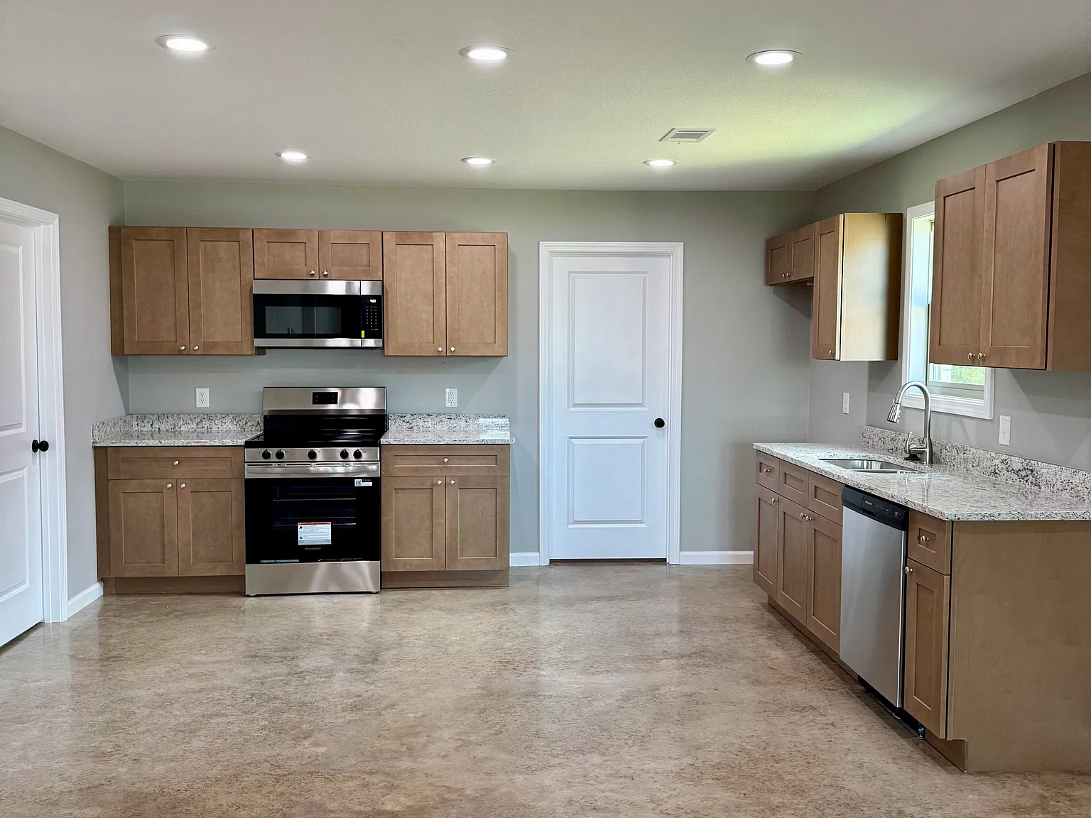 3 bed, 1350 sqft, $1,450 — Photo 3
