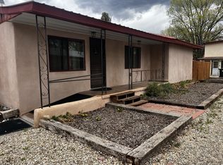 127 Oakley Ln, Taos, NM 87571