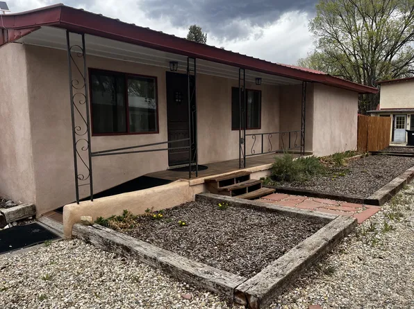 127 Oakley Ln, Taos, NM 87571
