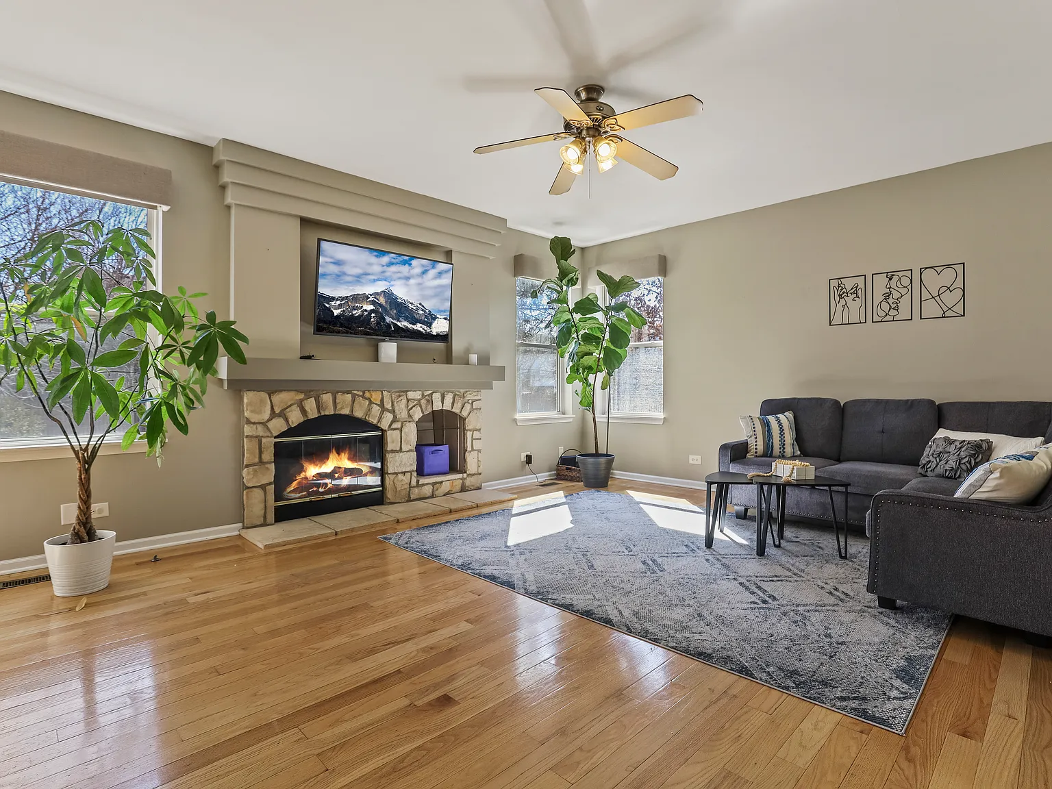 4 bed, 2301 sqft, $5,775 — Photo 1