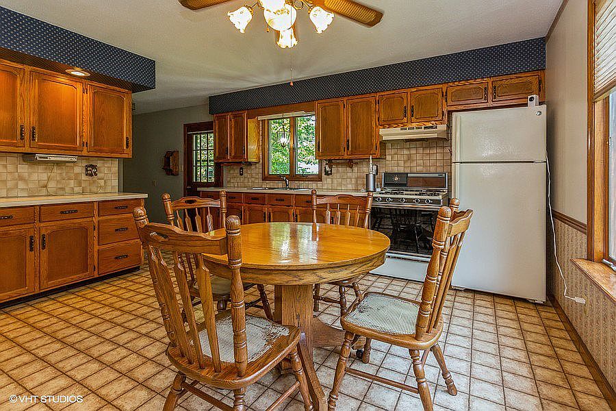 Huge Eat-in Kitchen!