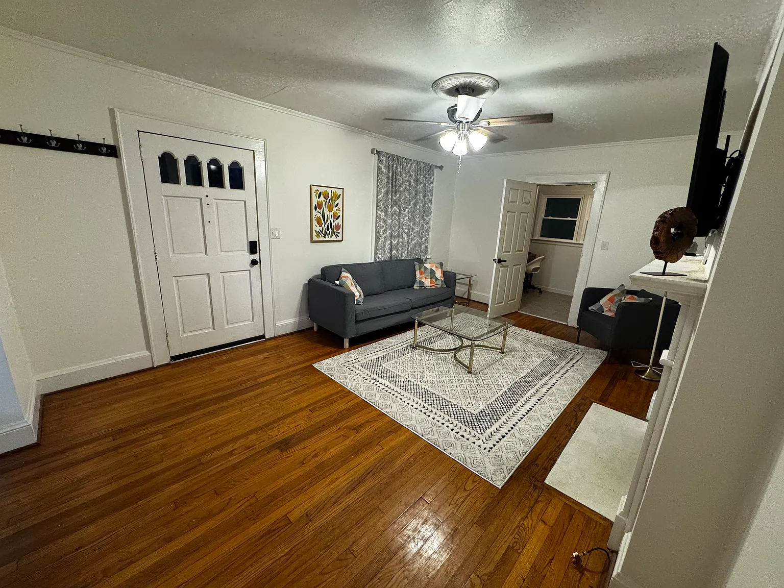 1944 Garibaldi Ave — Photo 2