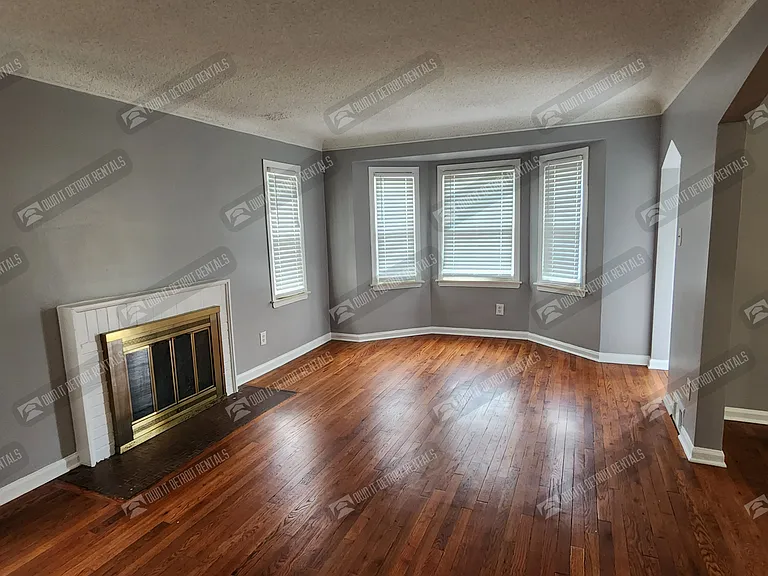 18492 Gilchrist St — Photo 7