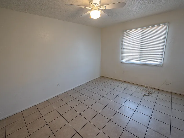 6528 W Windsor Ave — Photo 17