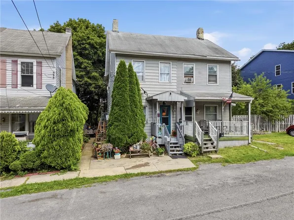 439 S Walnut St, Slatington, PA 18080