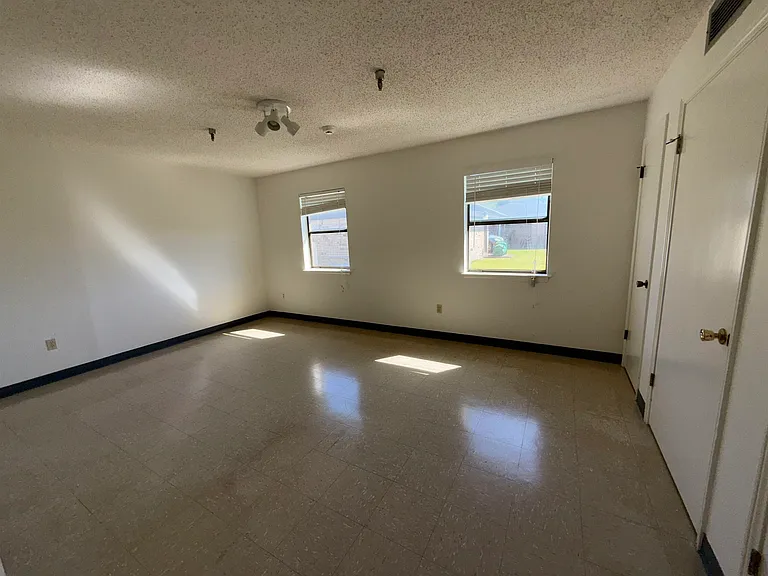 208 Diplomat Way — Photo 9