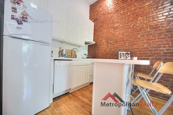 Rented by Metropolitan Realty | media 6