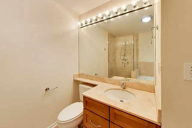 815 N Marshfield Ave #204 — Photo 7