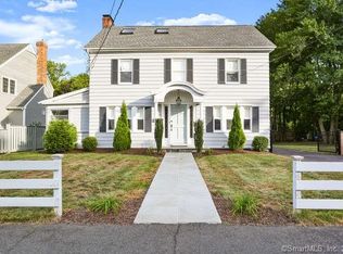 87 Montauk St, Fairfield, CT 06825