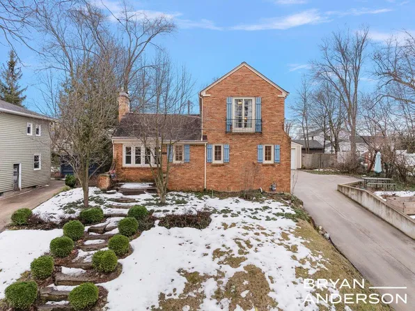 2452 Albert Dr SE, East Grand Rapids, MI 49506
