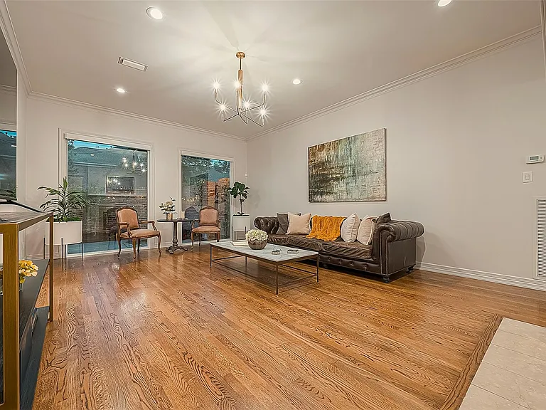 983 S Post Oak Ln — Photo 8
