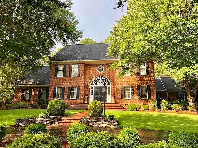 1st image of 106 Parkwood Ct