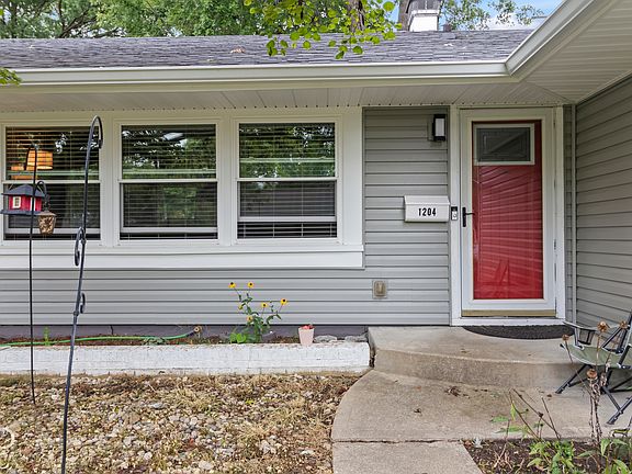 4th image of 1204 Orchard Ln