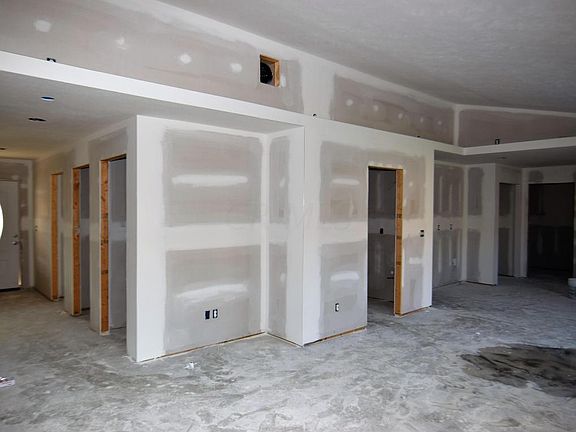 3rd image of 210 Coates Ct