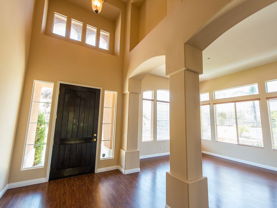 1st image of 610 Creekside Dr