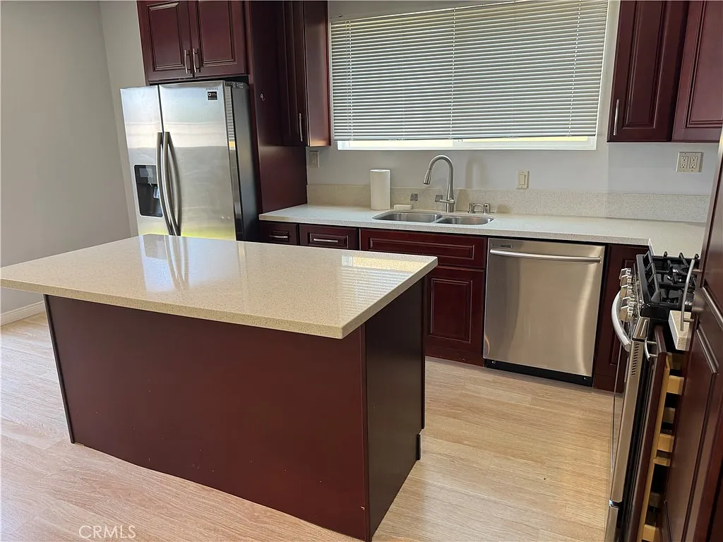 2 bed, 900 sqft, $3,700 — Photo 2