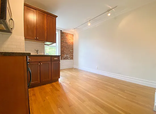 Rented by (Legacy) NY Quality Living Uptown | media 9