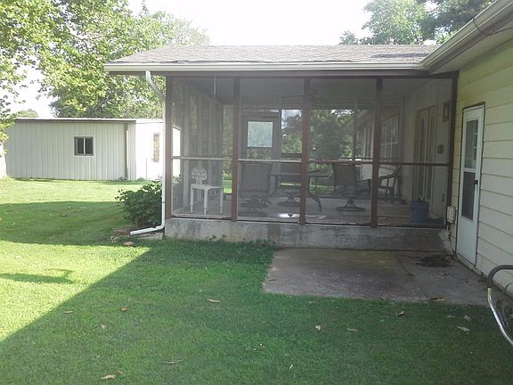 3rd image of 23120 Oakwood Pl