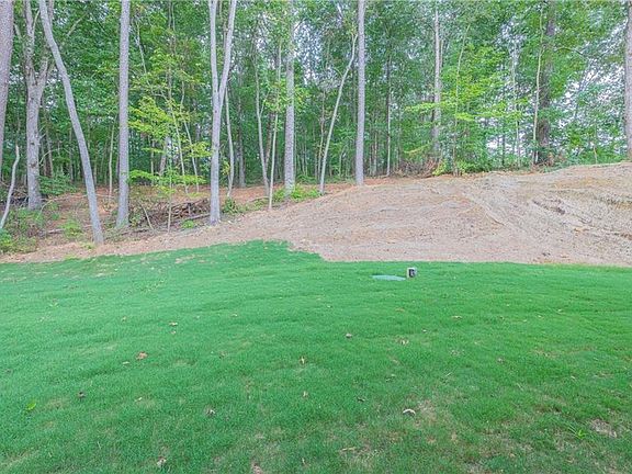 4th image of 8 Old South Dr