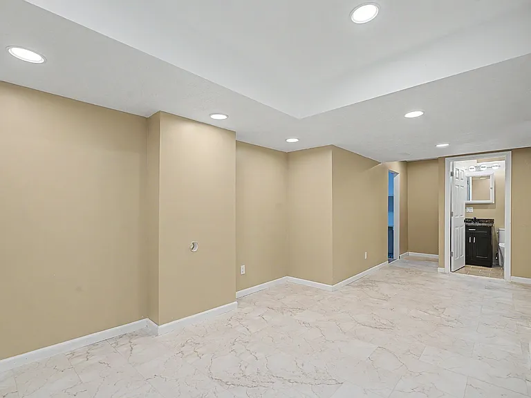 7973 Seabury Ct — Photo 43